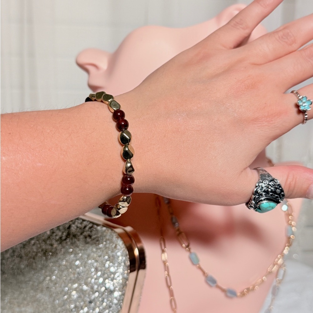⚜️ Elegant Gold and Brown Beaded Bracelet - Picture 4 of 4
